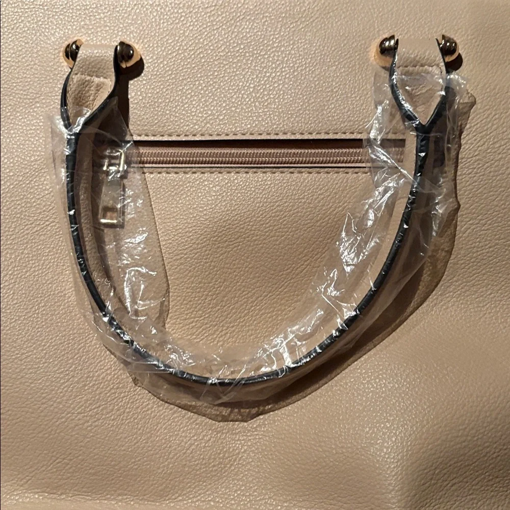 Brand new and never used Elegant Tan Handbag